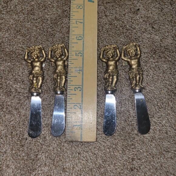 VINTAGE BOSTON WAREHOUSE SPREADER KNIVES GOLDEN CHERUBS BUTTER CHEESE SPREAD - Picture 3 of 5